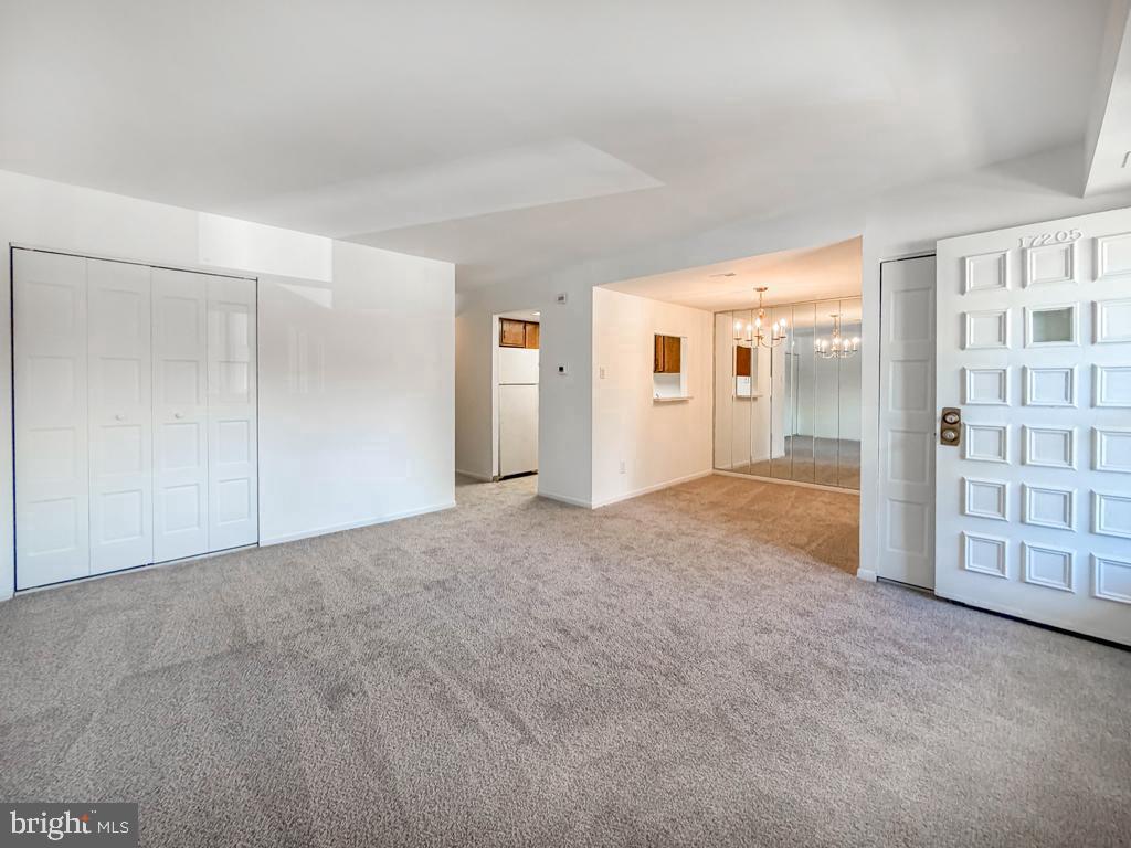 17205-00 Delaire Landing Rd #205 Property Photo 6