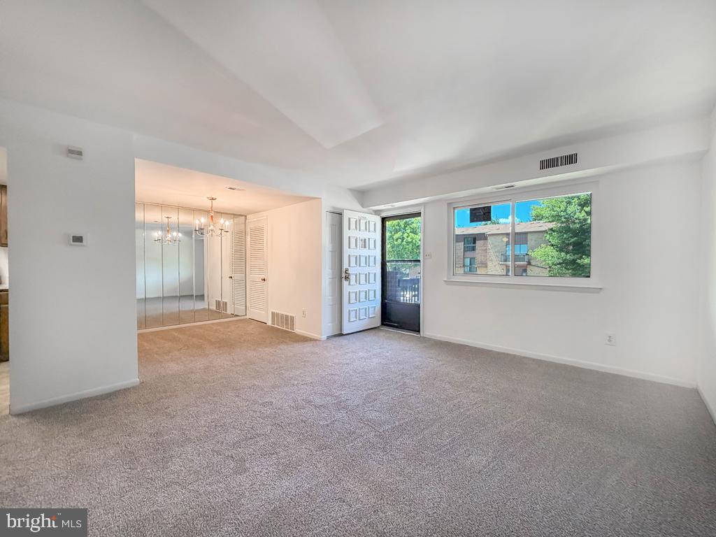 17205-00 Delaire Landing Rd #205 Property Photo 7