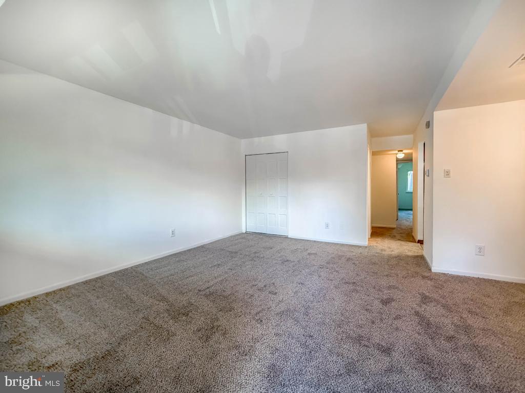 17205-00 Delaire Landing Rd #205 Property Photo 9