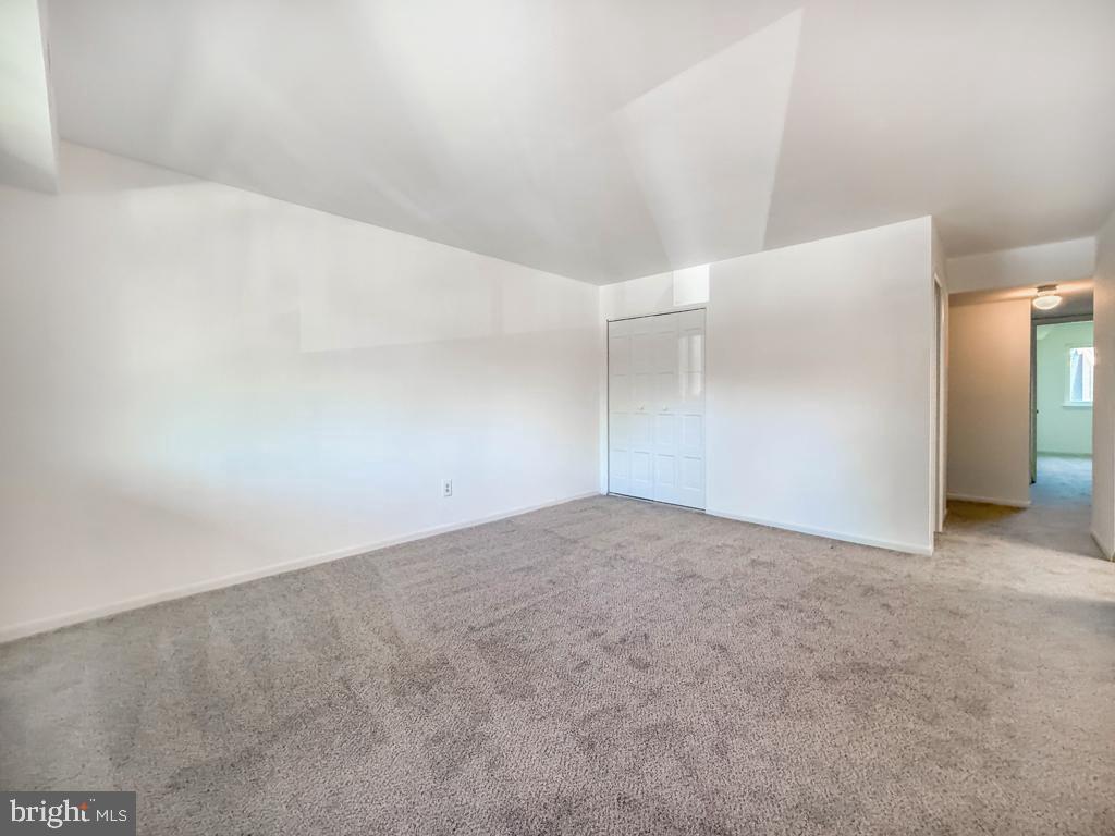 17205-00 Delaire Landing Rd #205 Property Photo 11
