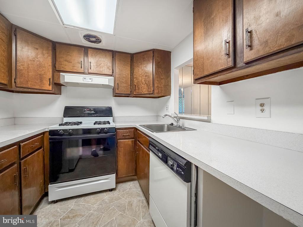 17205-00 Delaire Landing Rd #205 Property Photo 14