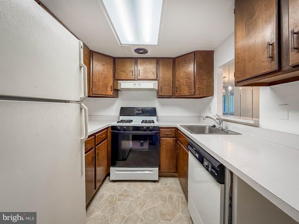 17205-00 Delaire Landing Rd #205 Property Photo 15