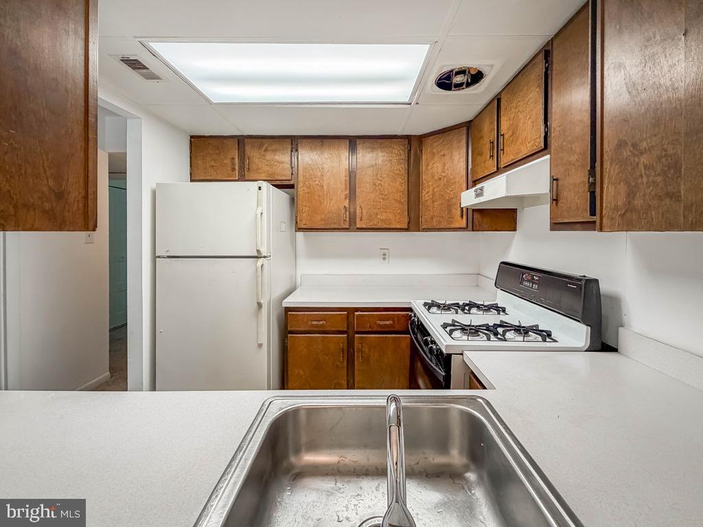17205-00 Delaire Landing Rd #205 Property Photo 16