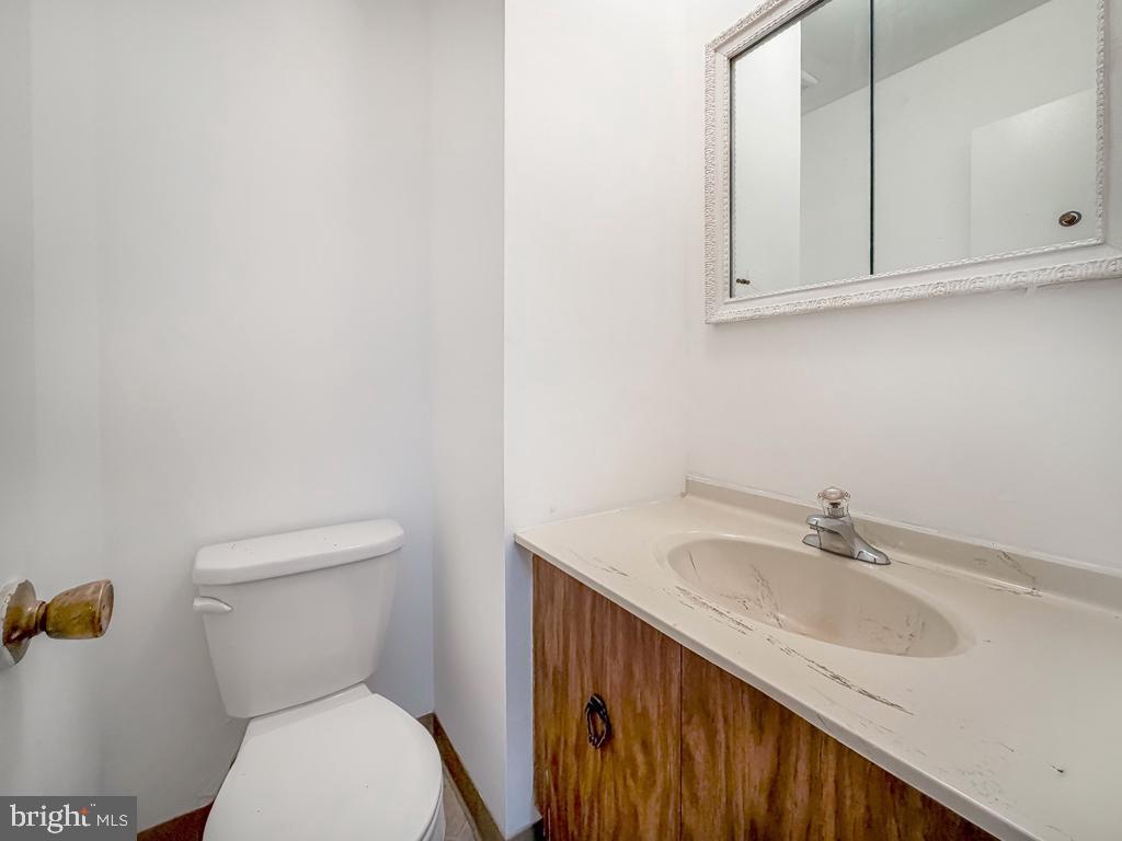 17205-00 Delaire Landing Rd #205 Property Photo 18