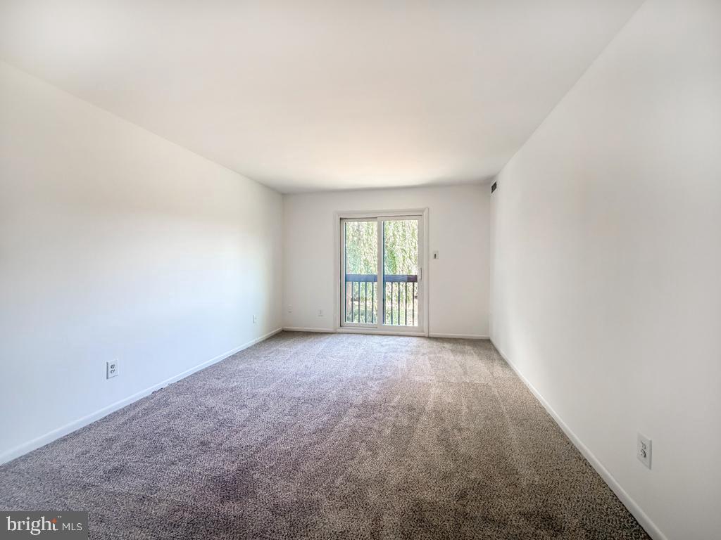 17205-00 Delaire Landing Rd #205 Property Photo 21