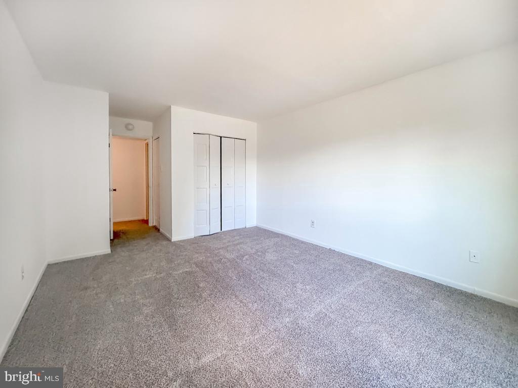 17205-00 Delaire Landing Rd #205 Property Photo 22