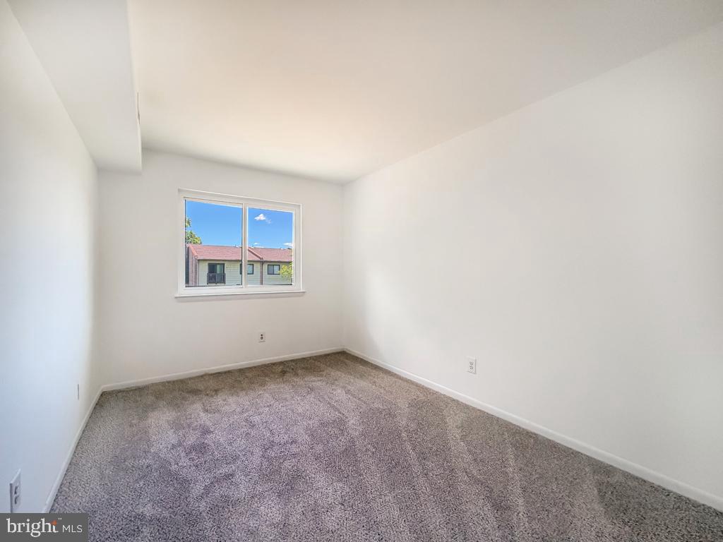 17205-00 Delaire Landing Rd #205 Property Photo 24