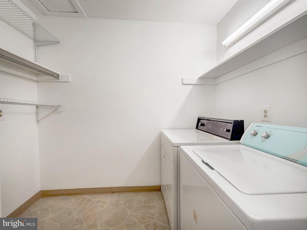 17205-00 Delaire Landing Rd #205 Property Photo 27