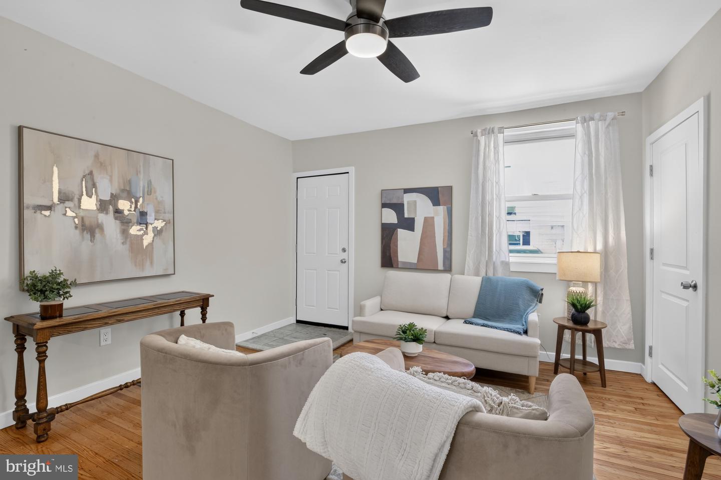 608 Clymer St Property Photo 4