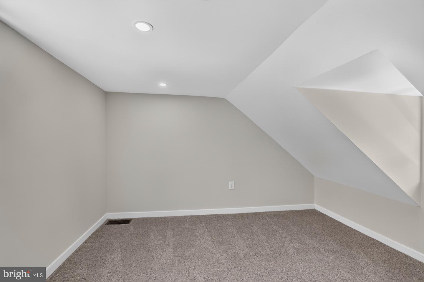 608 Clymer St Property Photo 22