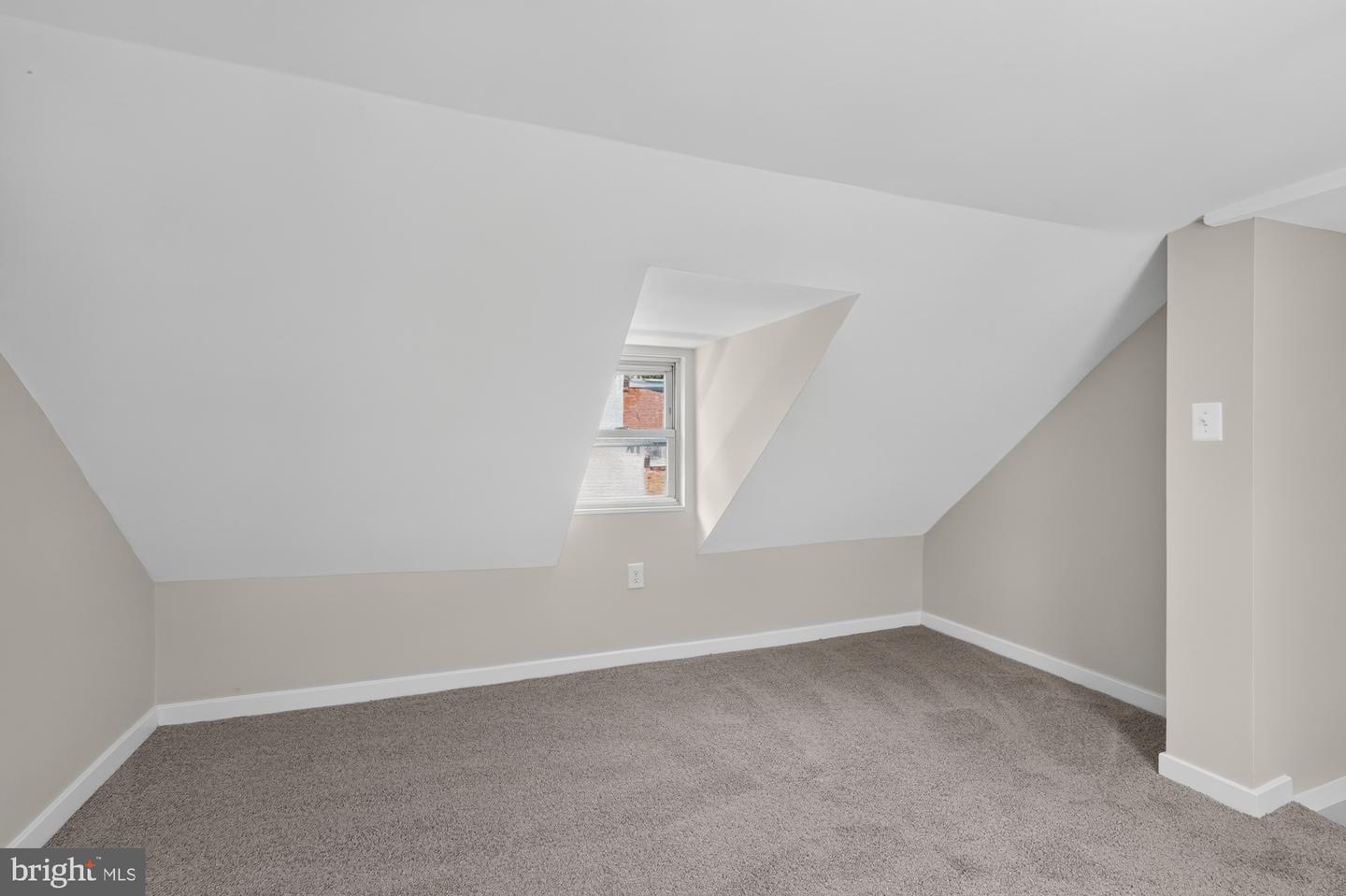 608 Clymer St Property Photo 24