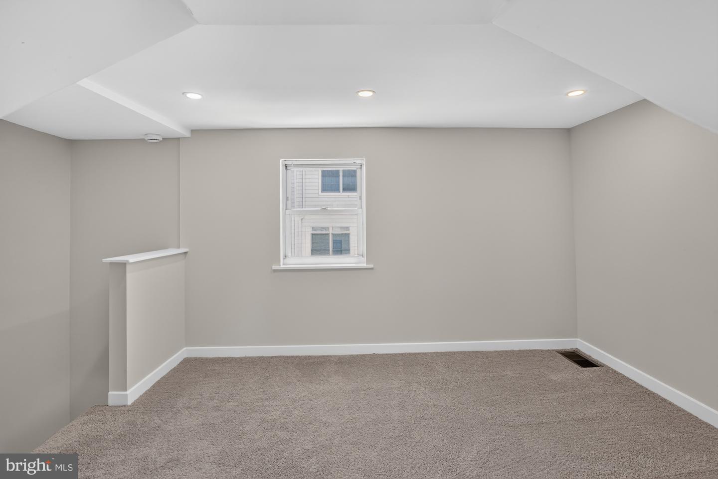 608 Clymer St Property Photo 25