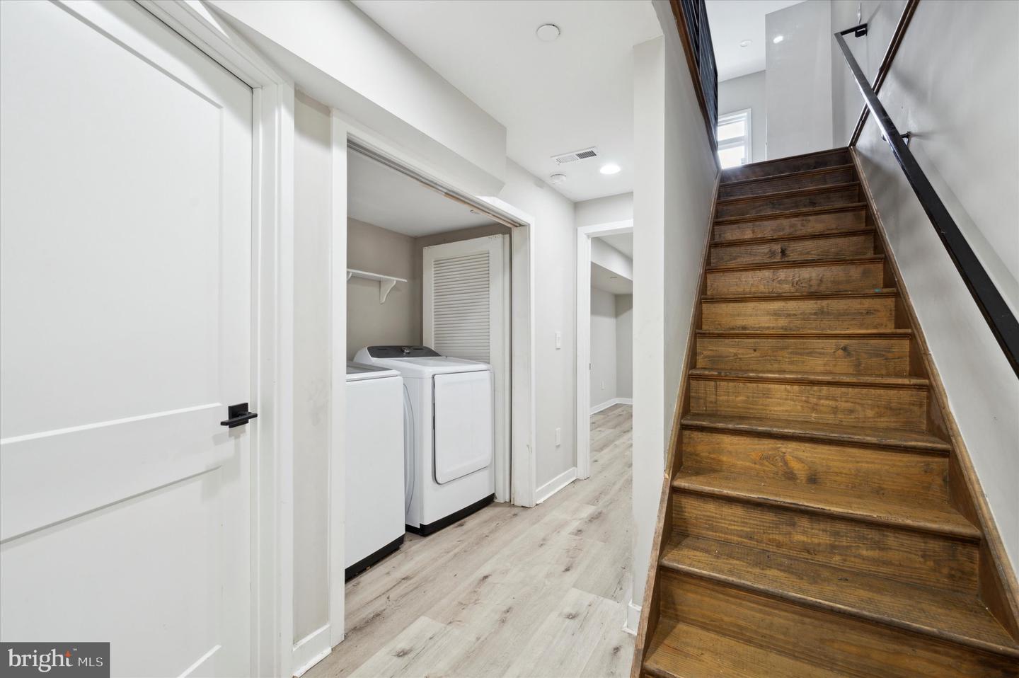 1410 N Dover St Property Photo 8