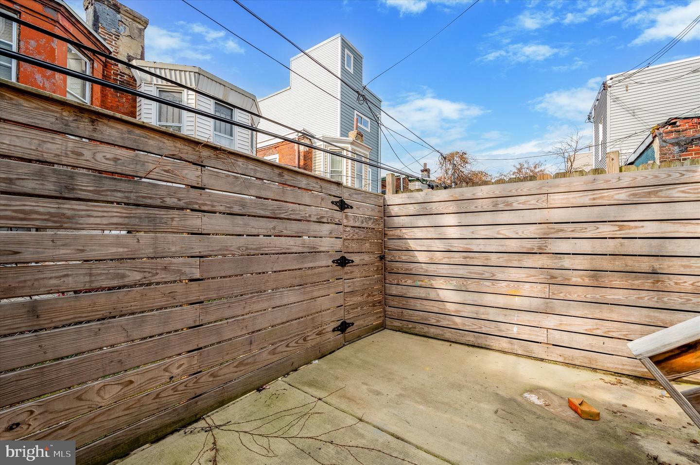 1410 N Dover St Property Photo 11