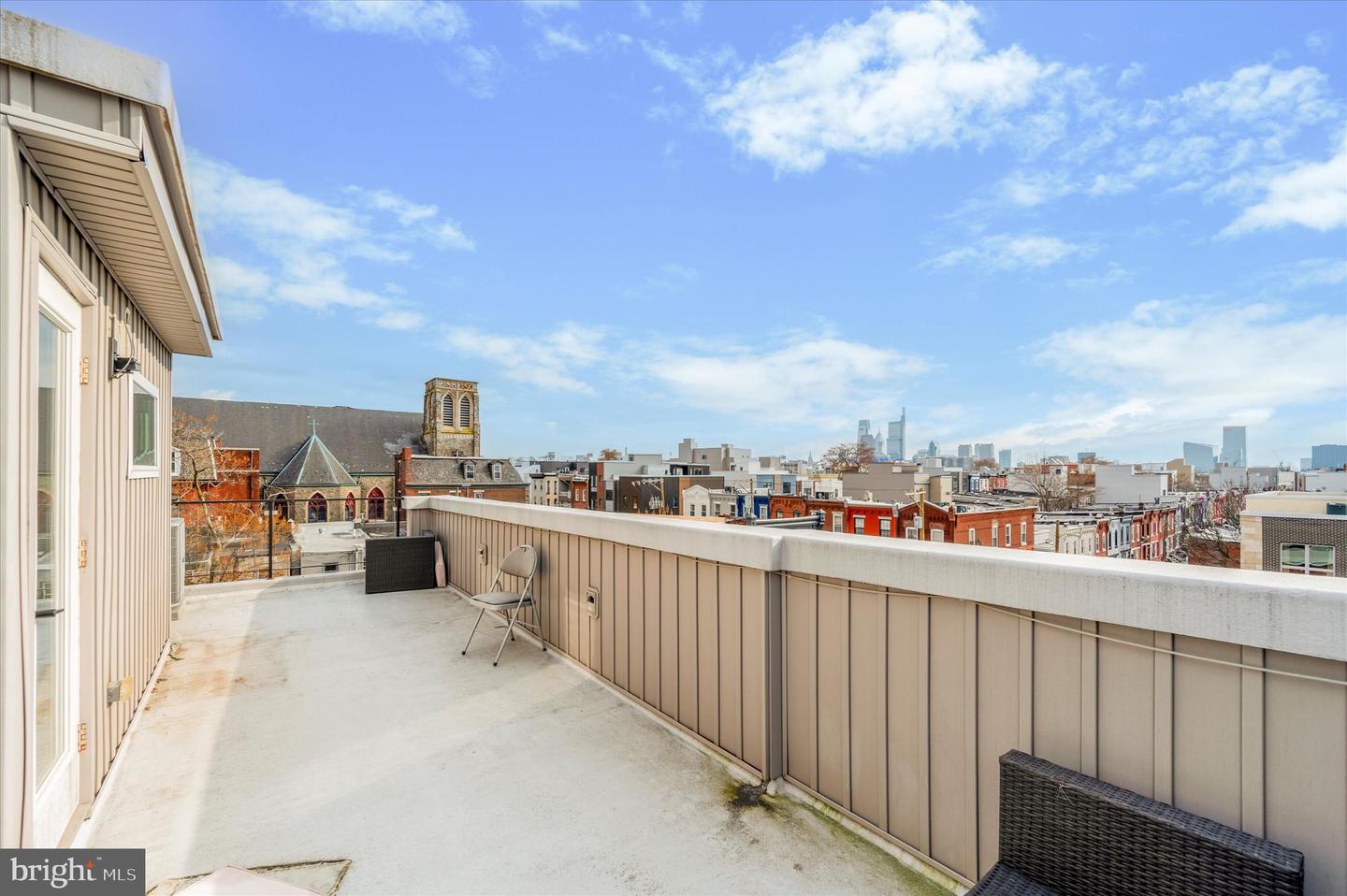 1410 N Dover St Property Photo 12