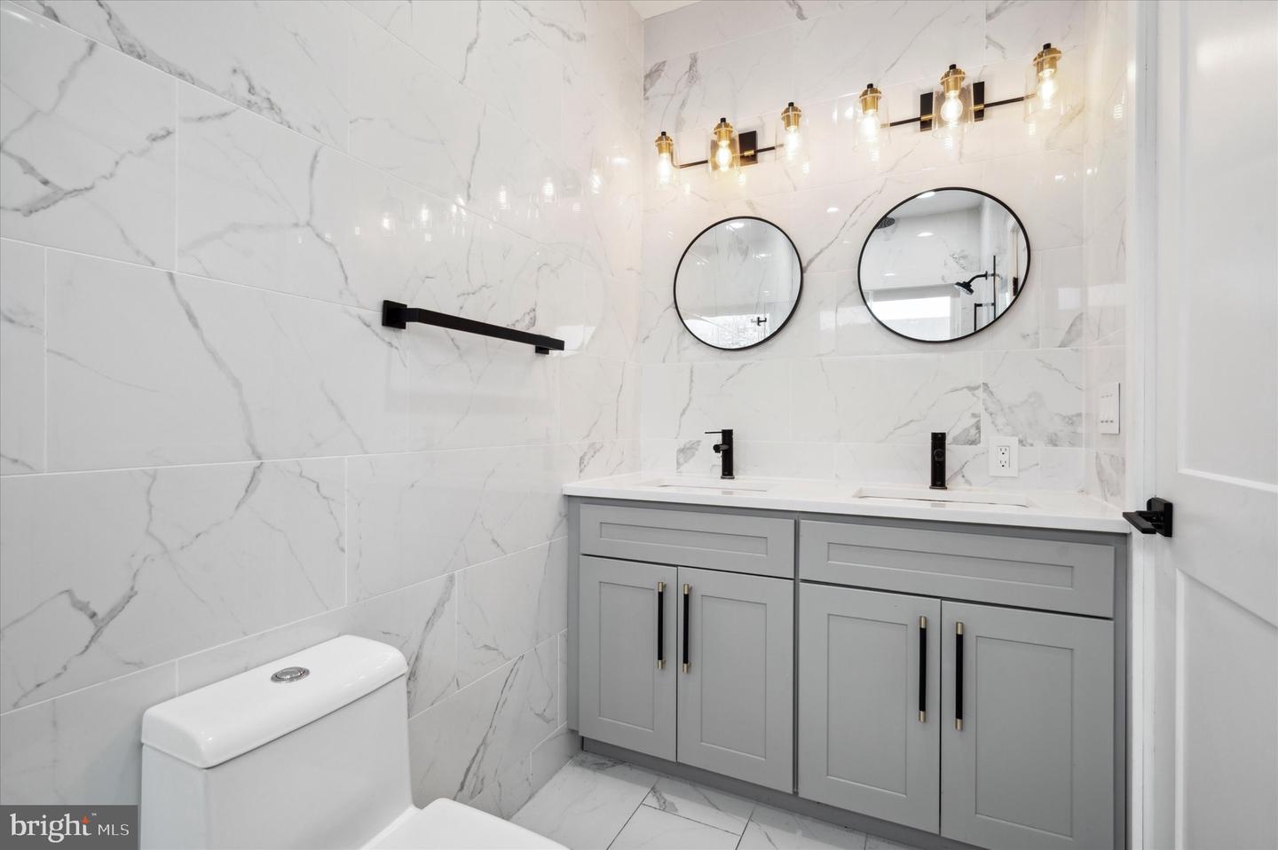 1410 N Dover St Property Photo 15