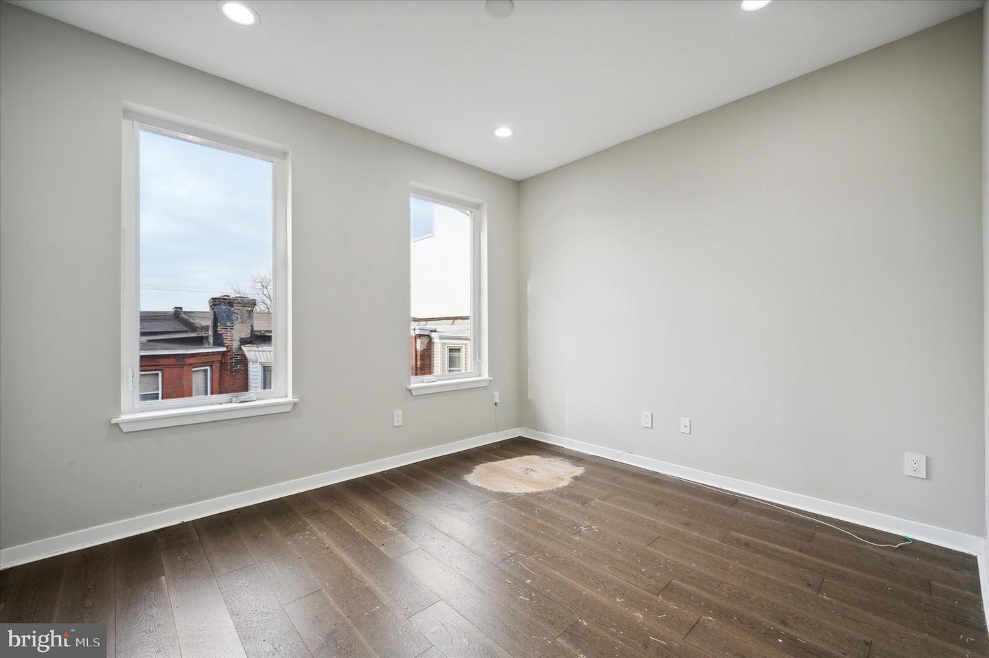 1410 N Dover St Property Photo 22