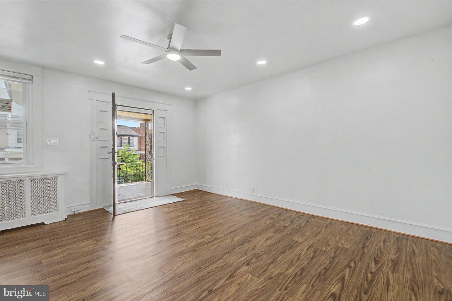 5640 N Warnock St Property Photo 5