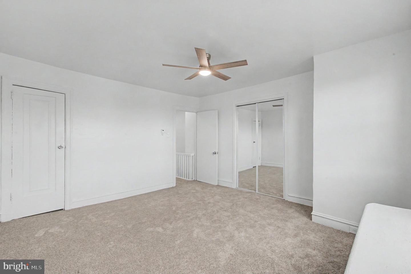 5640 N Warnock St Property Photo 12