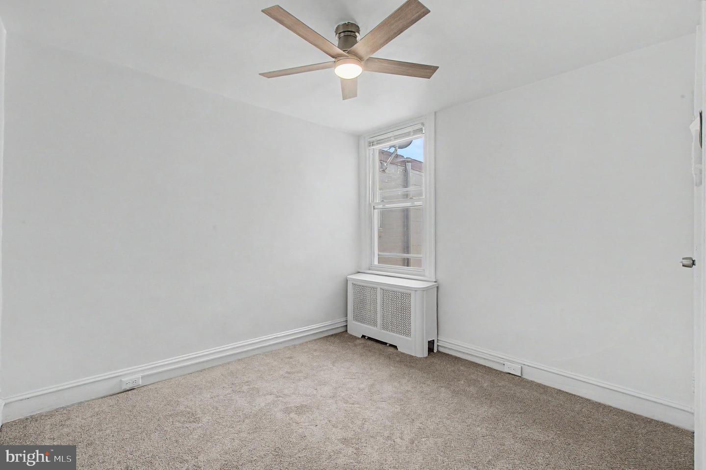 5640 N Warnock St Property Photo 17