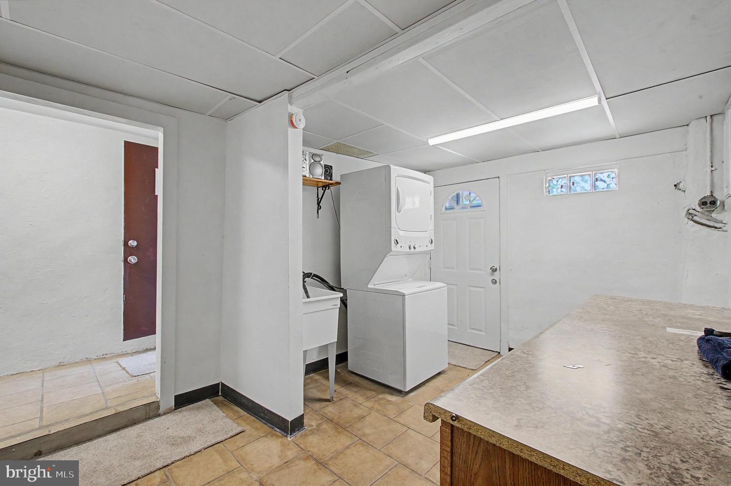 5640 N Warnock St Property Photo 21