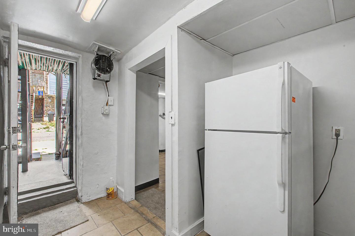 5640 N Warnock St Property Photo 22