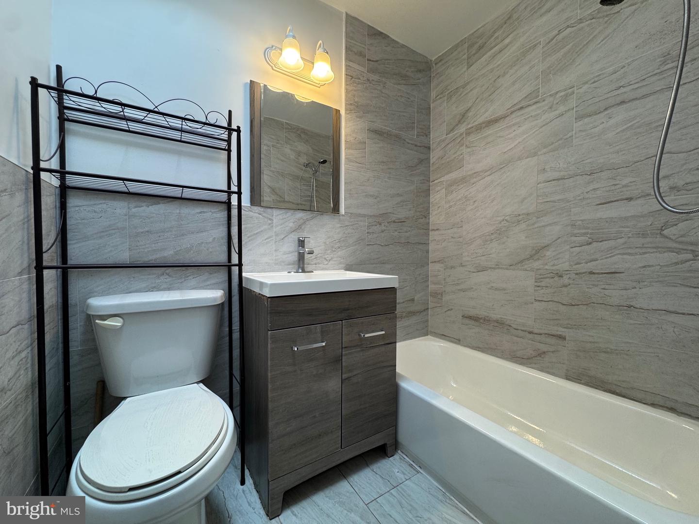 6243 Crafton St Property Photo 8