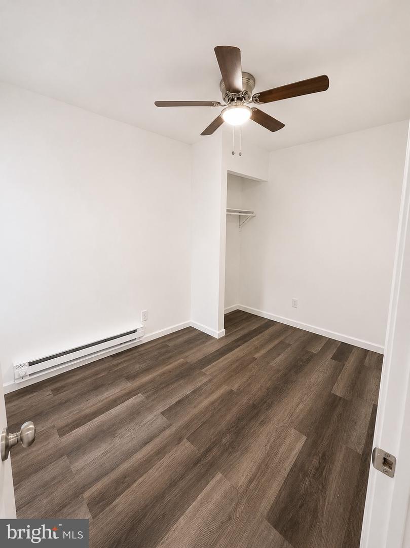 2446 N Chadwick St Property Photo 5