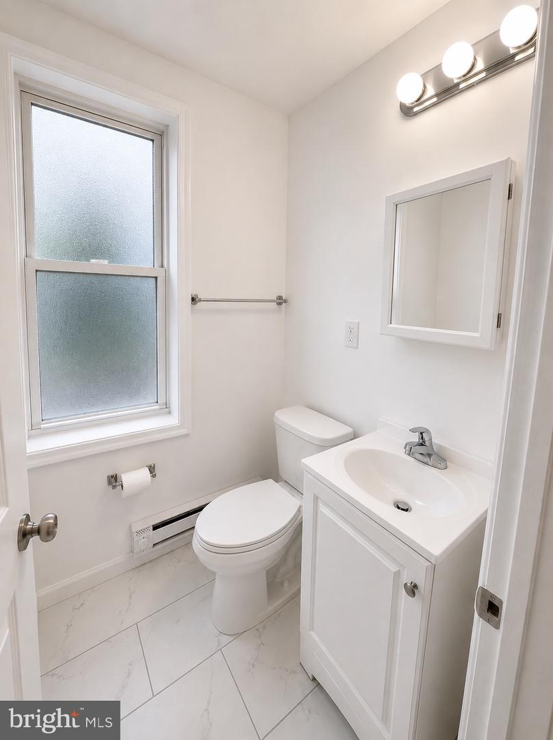 2446 N Chadwick St Property Photo 6