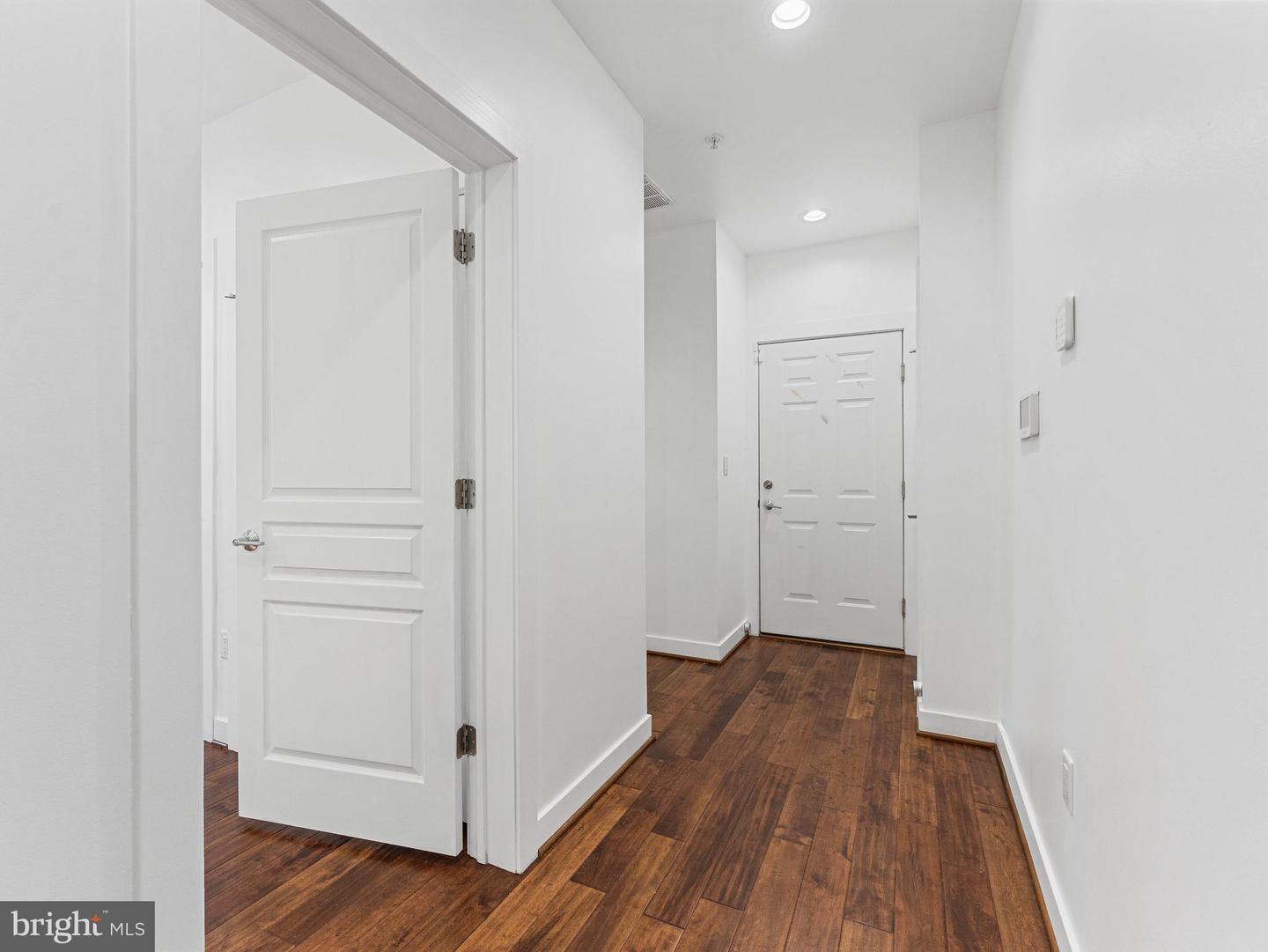 1429 S Lawrence Ter Property Photo 6