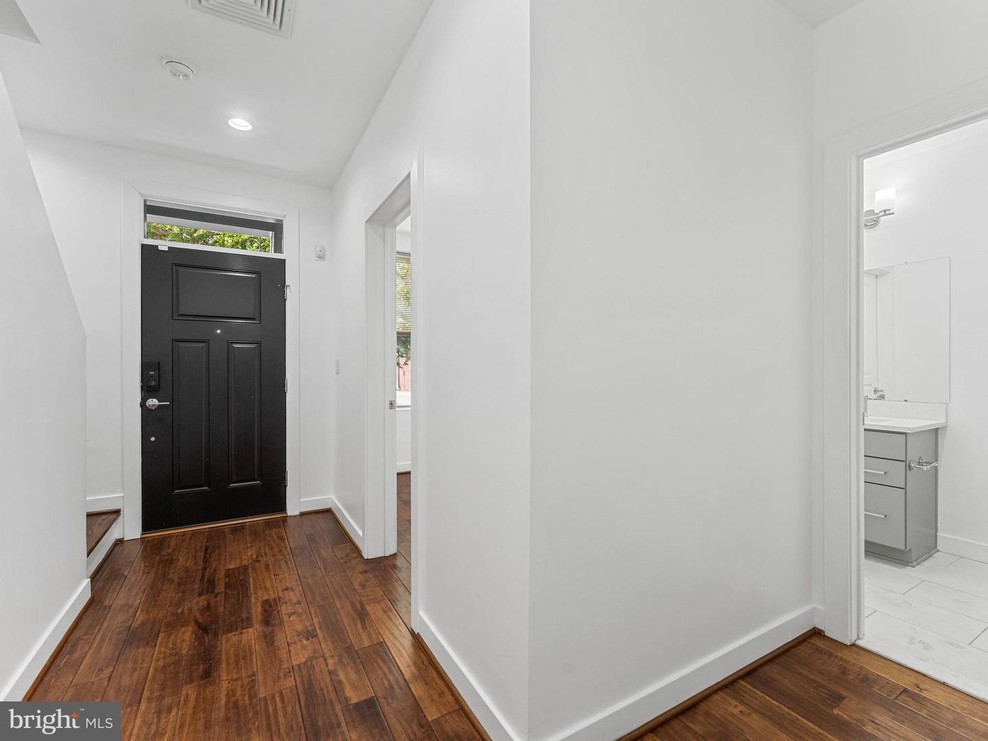 1429 S Lawrence Ter Property Photo 7