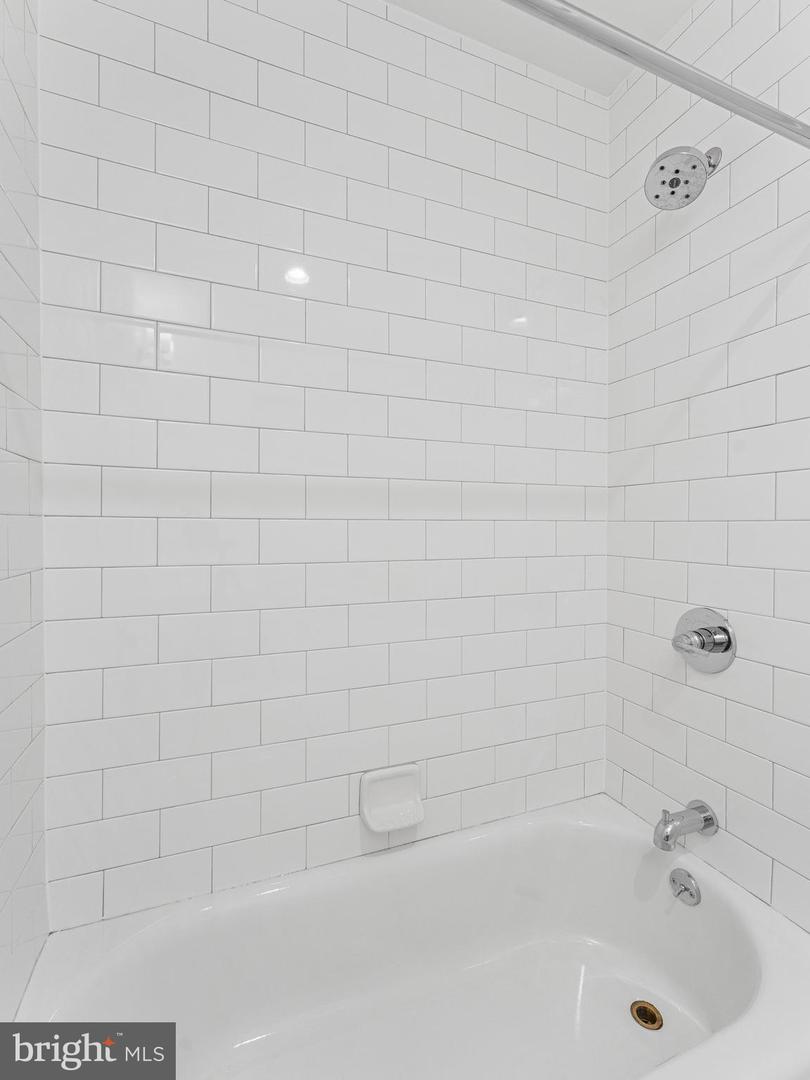 1429 S Lawrence Ter Property Photo 12