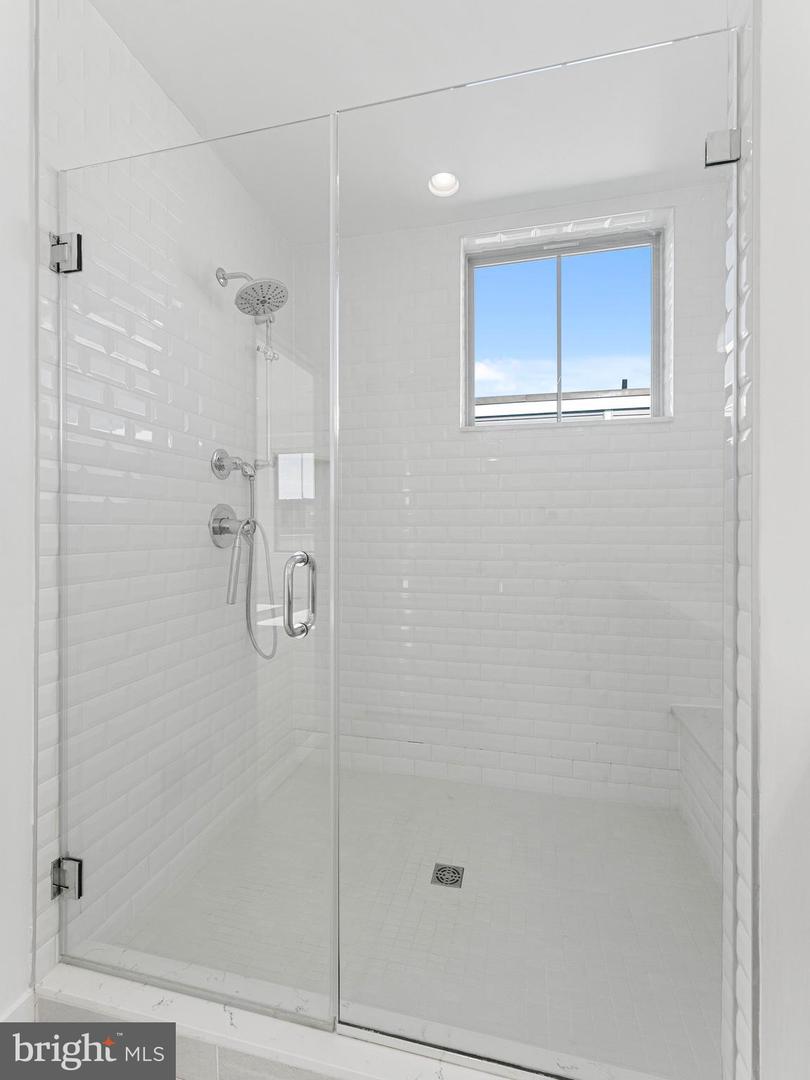1429 S Lawrence Ter Property Photo 13