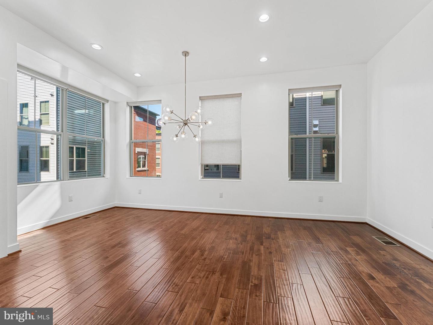 1429 S Lawrence Ter Property Photo 14