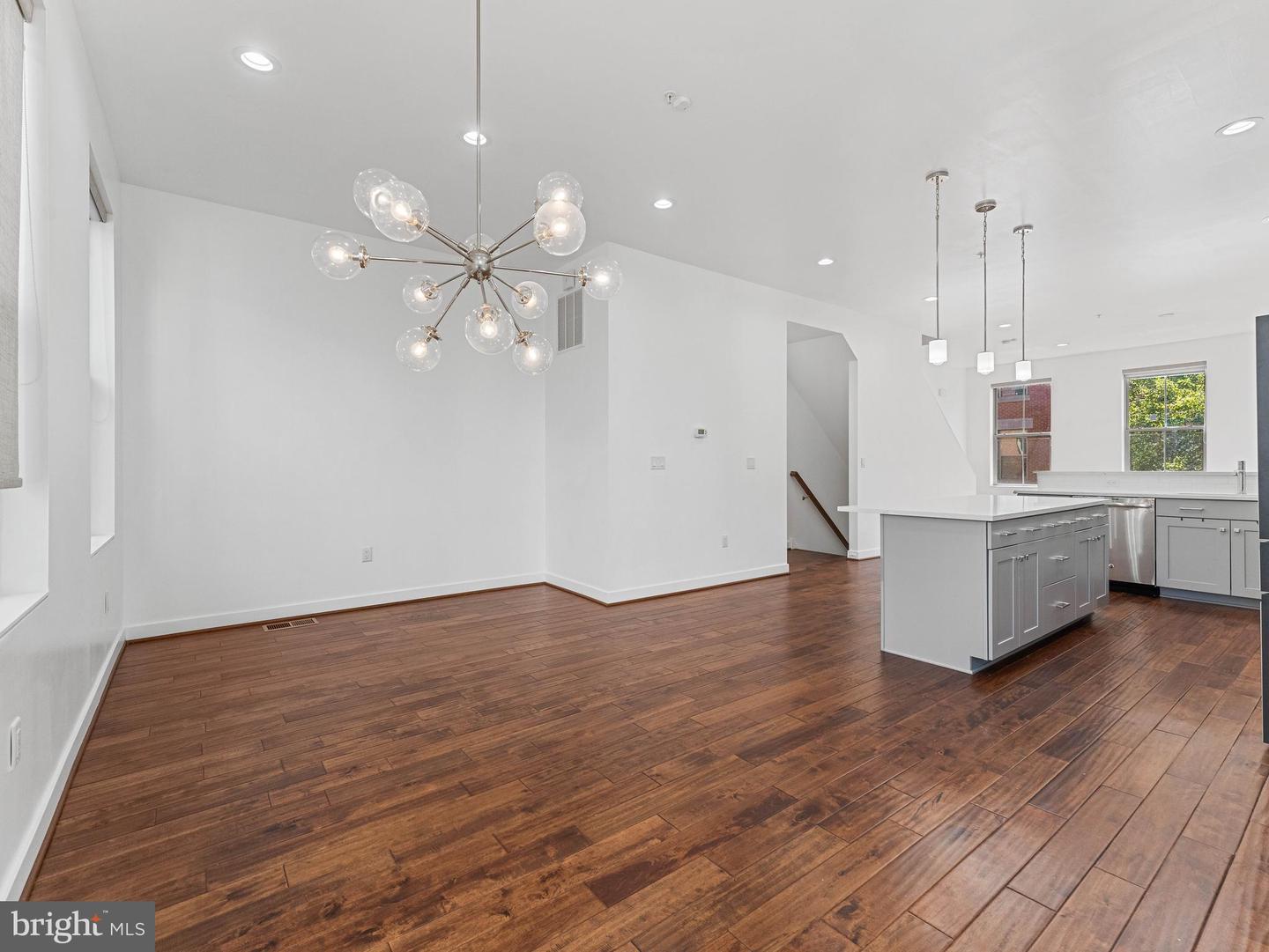 1429 S Lawrence Ter Property Photo 17
