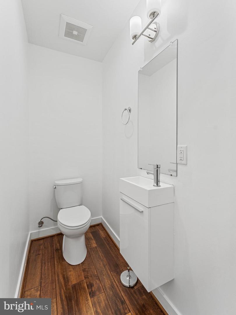 1429 S Lawrence Ter Property Photo 26