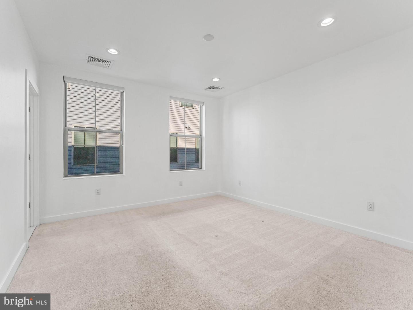 1429 S Lawrence Ter Property Photo 28