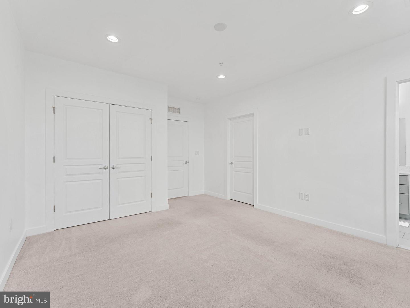 1429 S Lawrence Ter Property Photo 29