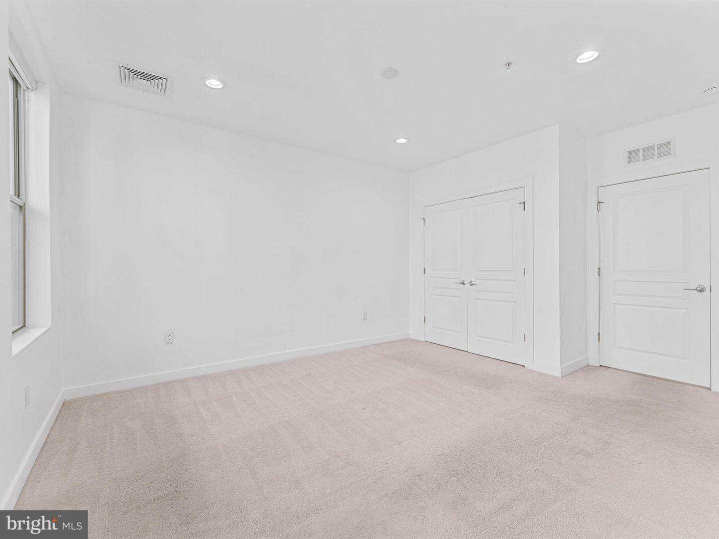 1429 S Lawrence Ter Property Photo 30
