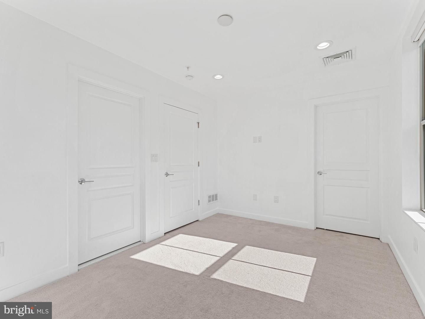 1429 S Lawrence Ter Property Photo 33
