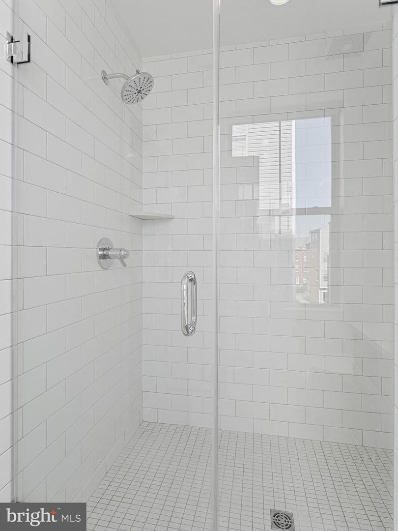 1429 S Lawrence Ter Property Photo 41