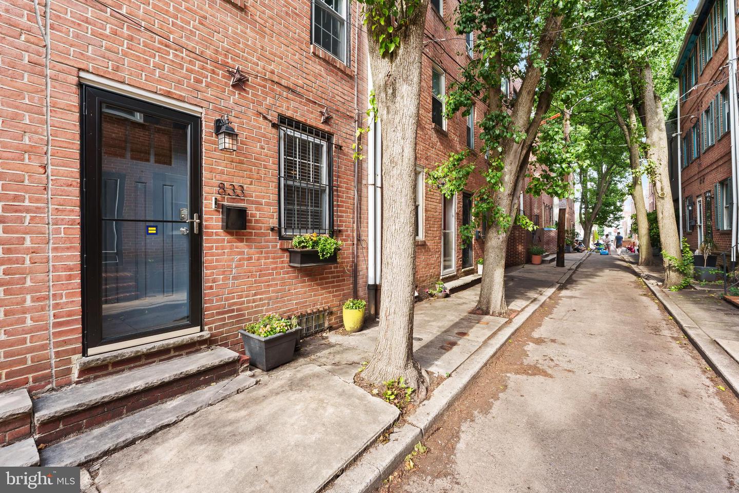 833 Kater St Property Photo 3