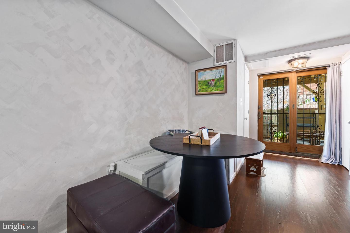 833 Kater St Property Photo 11