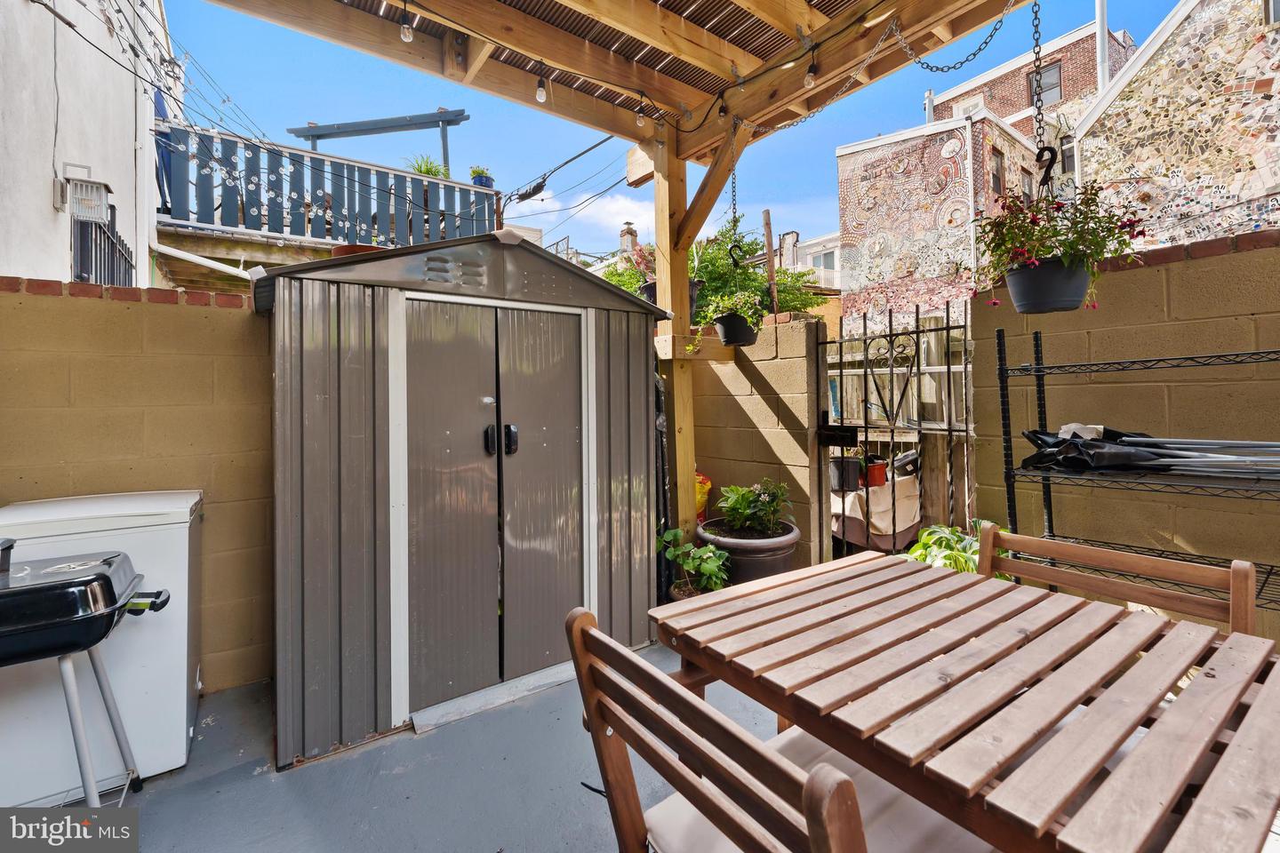 833 Kater St Property Photo 18