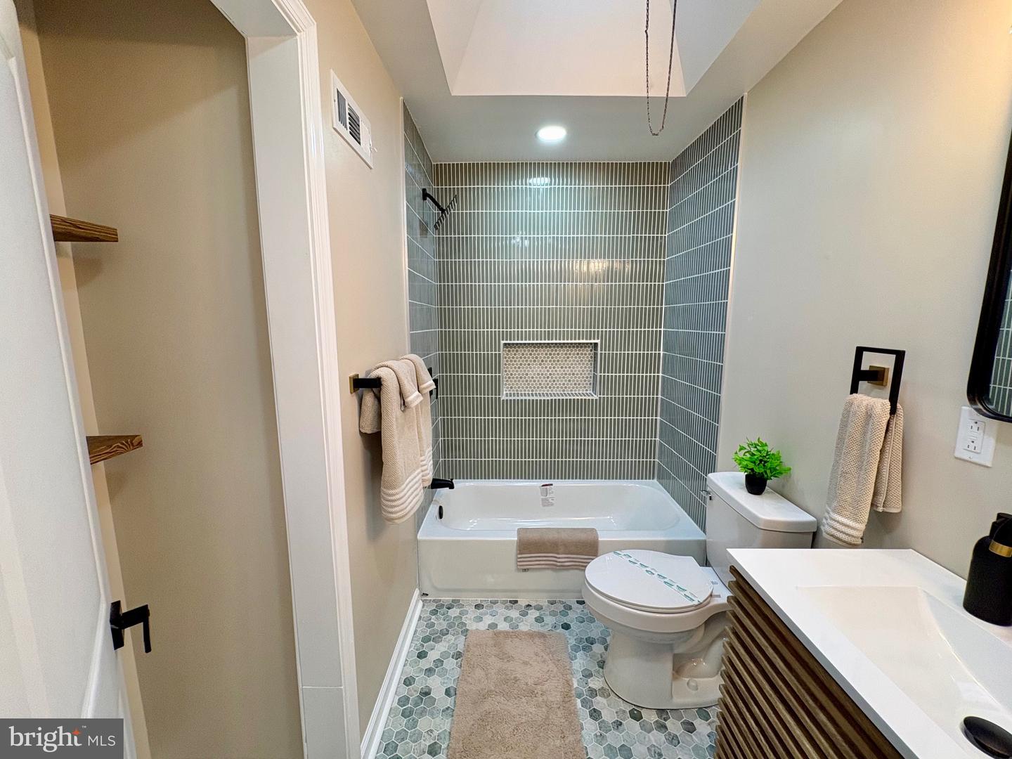 5712 Dunlap St Property Photo 18