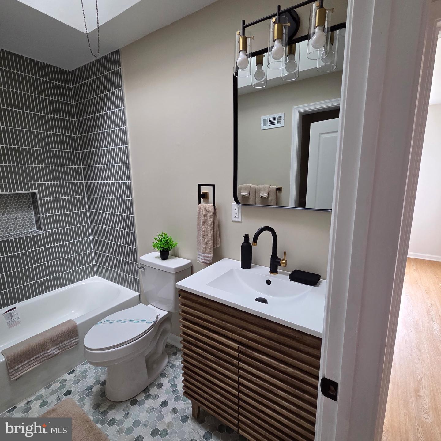5712 Dunlap St Property Photo 56