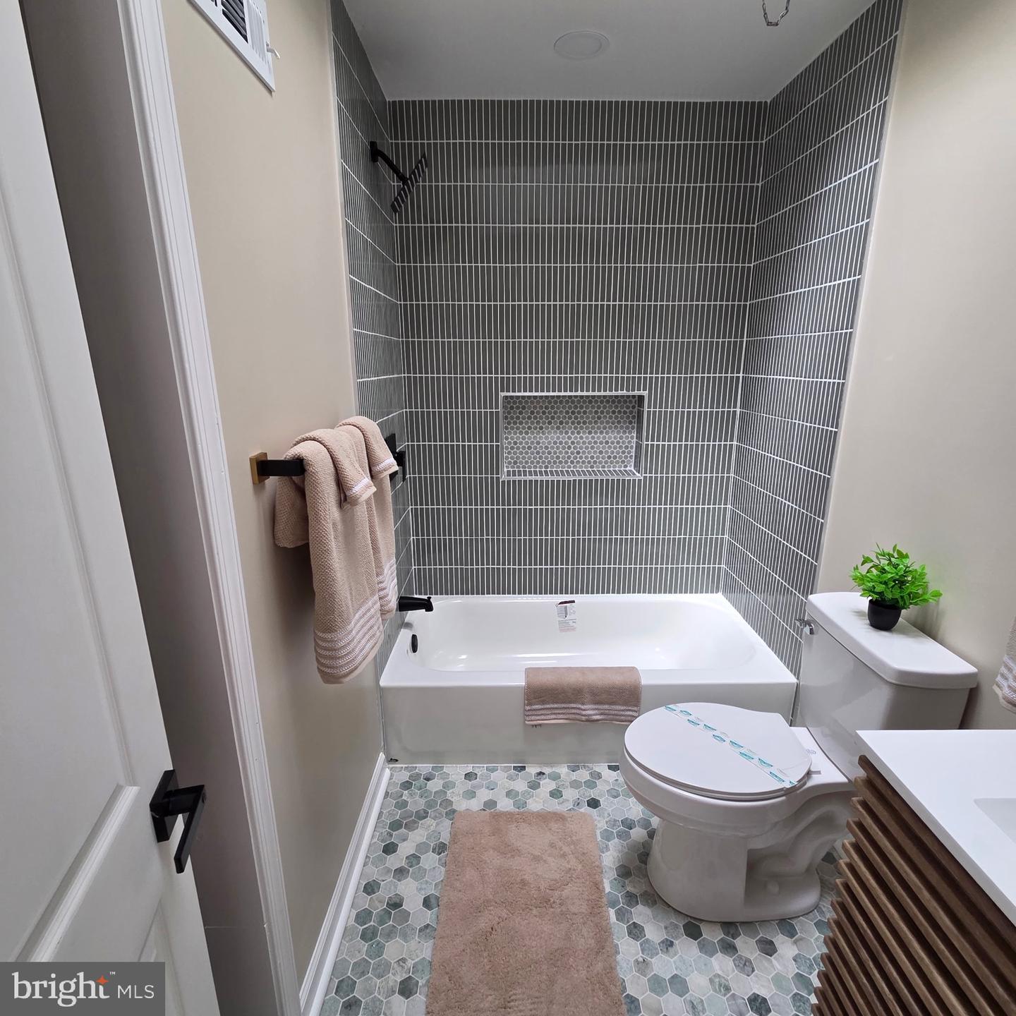 5712 Dunlap St Property Photo 57