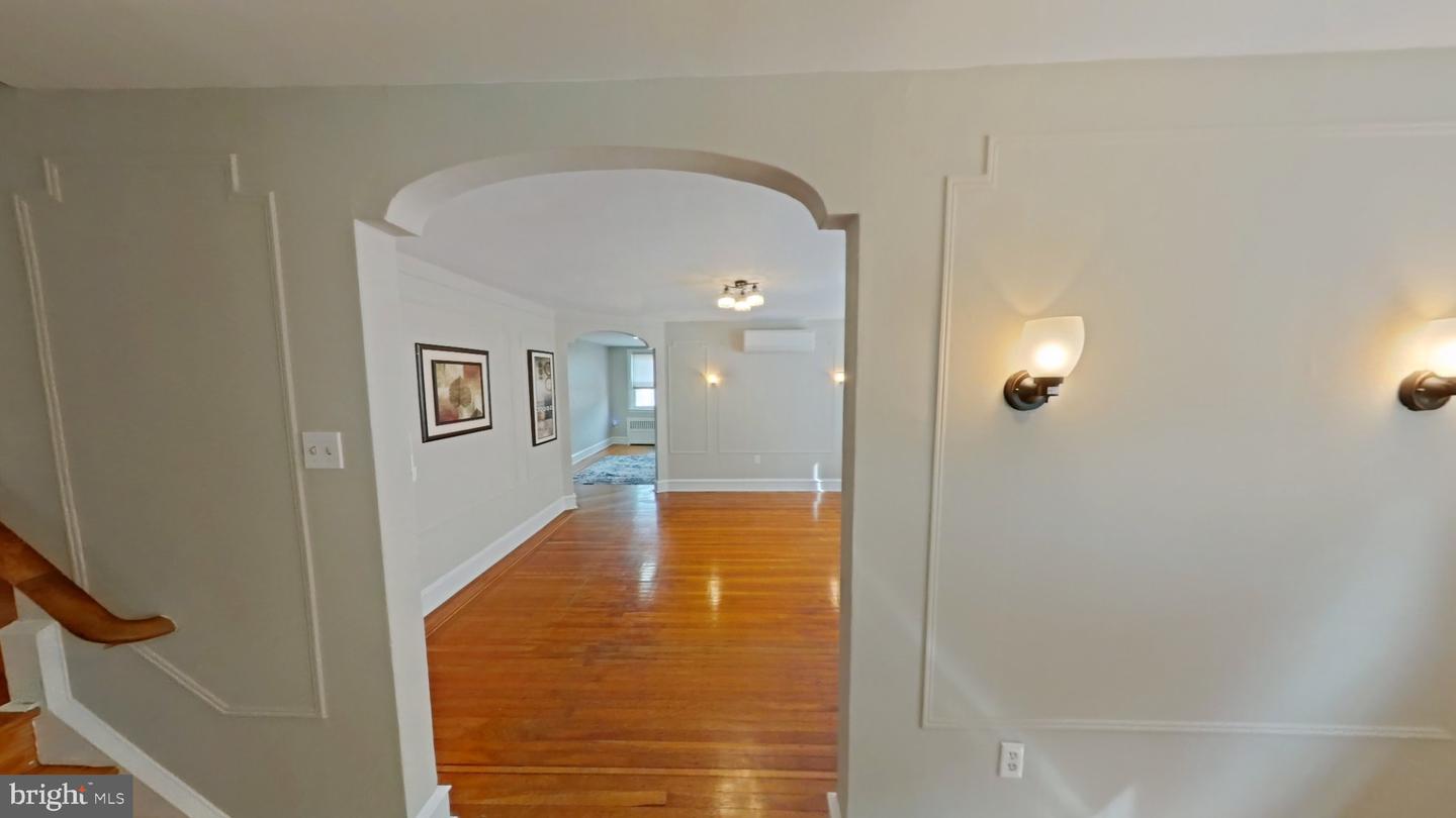 1905 W Olney Ave Property Photo 2