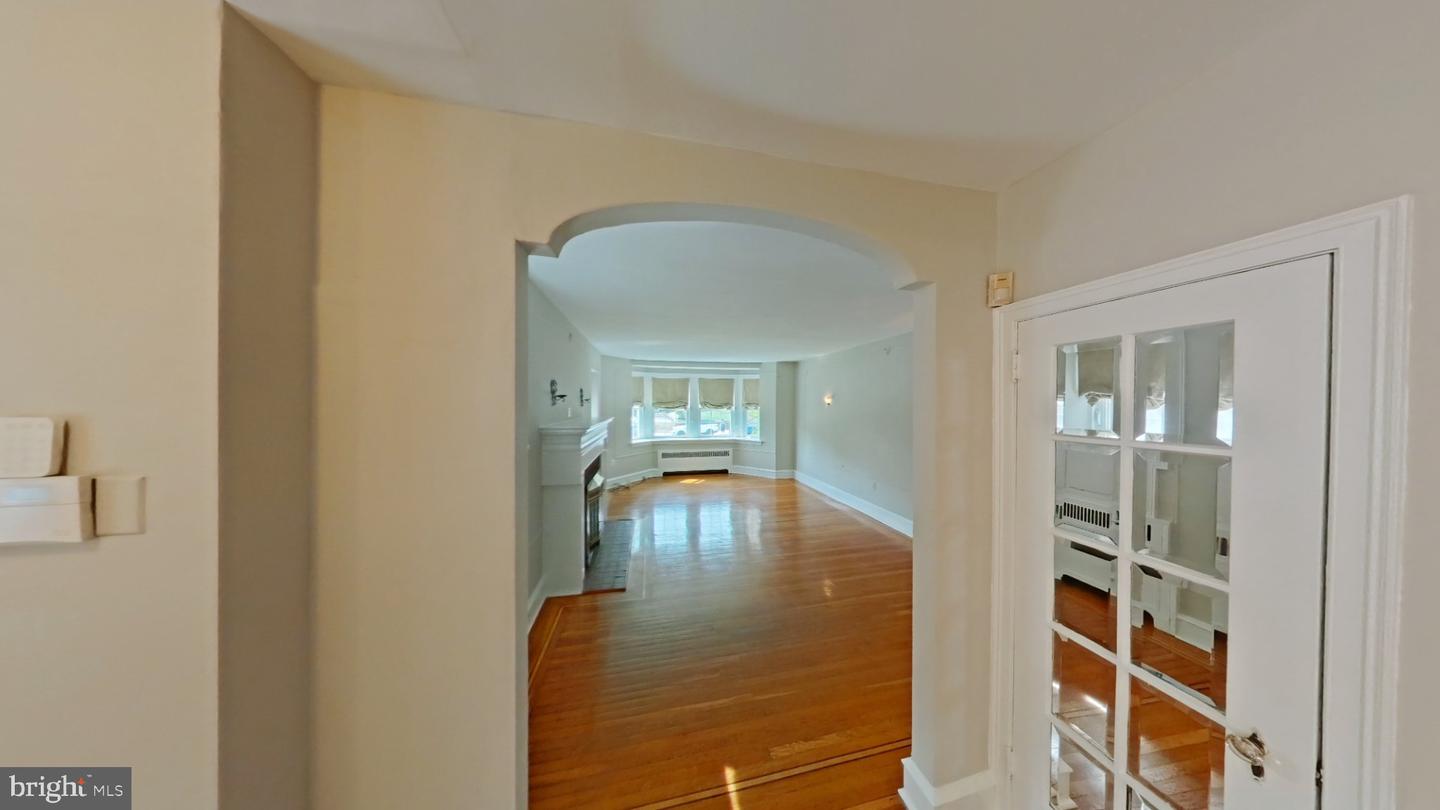 1905 W Olney Ave Property Photo 3