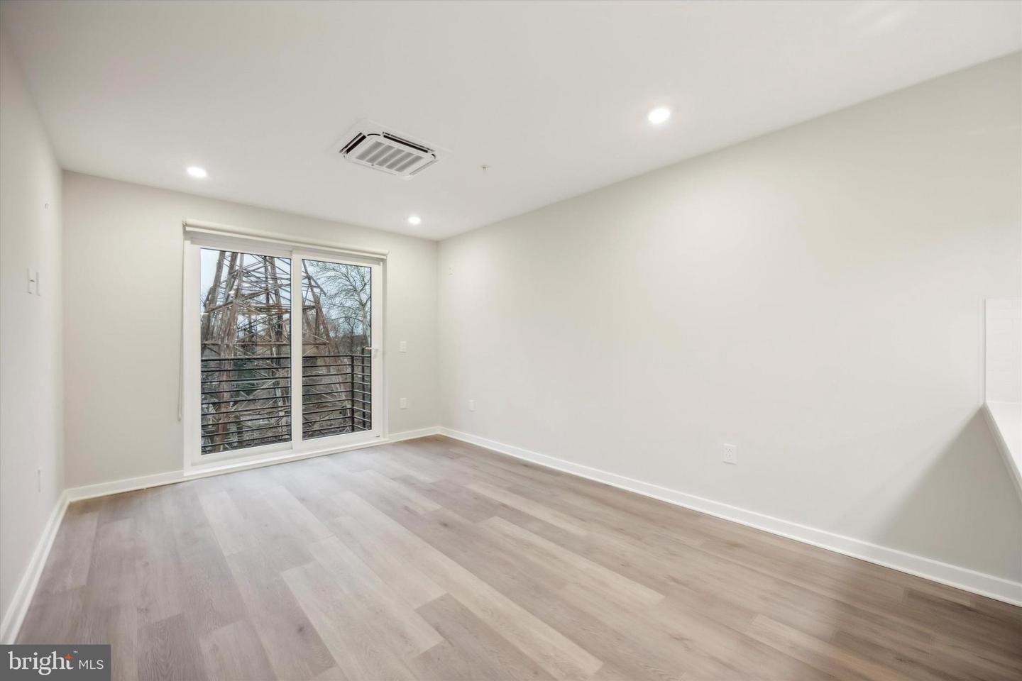 3449 Scotts Ln #a303 Property Photo 9